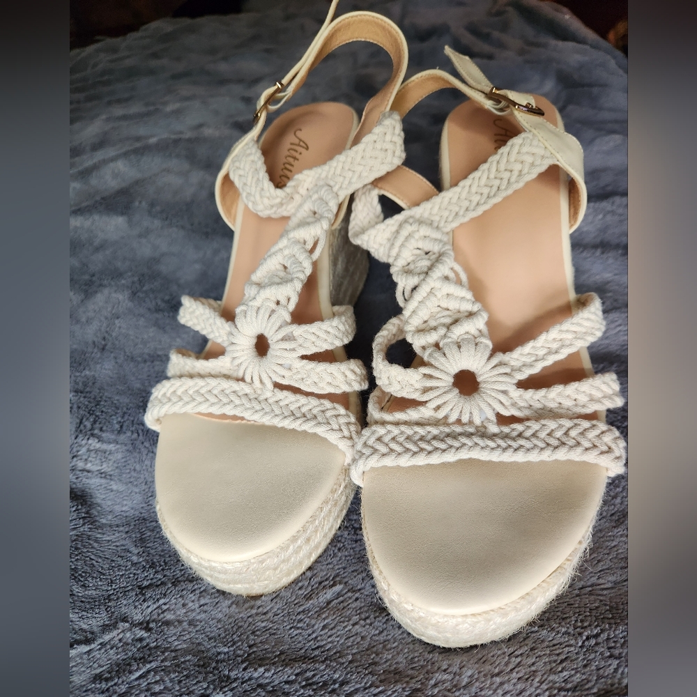 NWOT Aituis Macrame Wedge Sandals 10